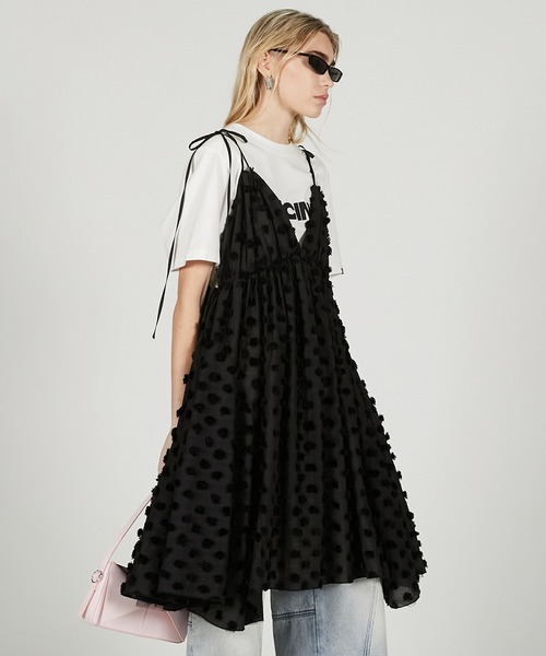 PRANK PROJECT(プランクプロジェクト)の「ポンポンボリュームキャミドレス / Pom Pom Volume Cami Dress(ドレス・レディース・ブラック/ホワイト・FREE)」の10枚目の写真