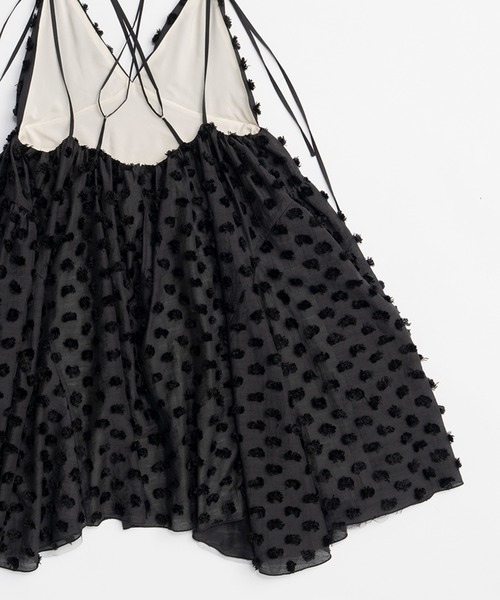PRANK PROJECT(プランクプロジェクト)の「ポンポンボリュームキャミドレス / Pom Pom Volume Cami Dress(ドレス・レディース・ブラック/ホワイト・FREE)」の4枚目の写真