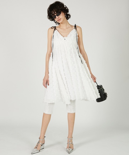 PRANK PROJECT(プランクプロジェクト)の「ポンポンボリュームキャミドレス / Pom Pom Volume Cami Dress(ドレス・レディース・ブラック/ホワイト・FREE)」の17枚目の写真