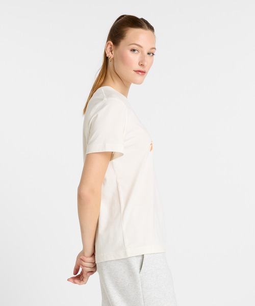 NEW BALANCE(ニューバランス)の「フラワー グラフィックショートスリーブTシャツ(Tシャツ/カットソー・レディース・ブラック/オフホワイト/ブルー・MEDIUM/LARGE/SMALL)」の4枚目の写真