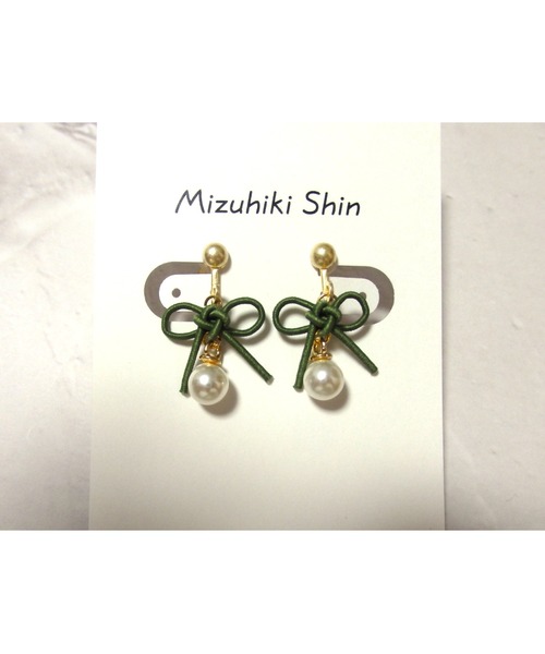 tone（トーン）の「【Shin】[Shin]水引ミニリボンイヤリング(MA)（イヤリング・レディース・ブラック/ホワイト/ダークブラウン/ワインレッド/ブルー系その他/カーキ/ダークグリーン・FREE）」の11枚目の写真