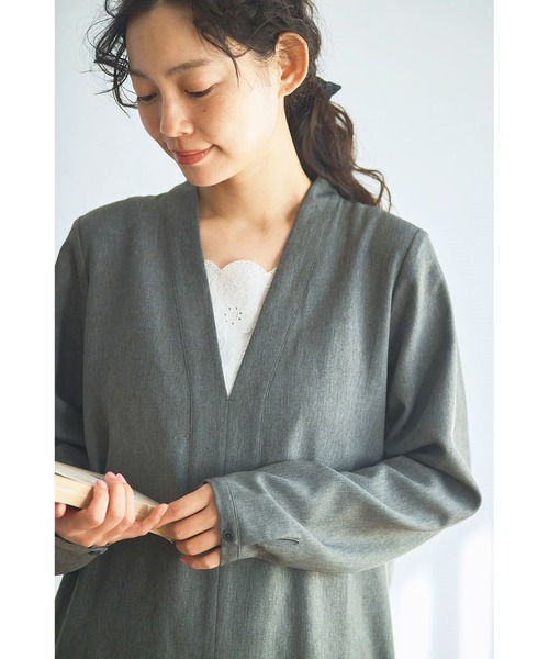 and myera(アンド マイラ)の「and myera Vネックワンピース(ワンピース・レディース・グレー・M/LL/L/S)」の5枚目の写真