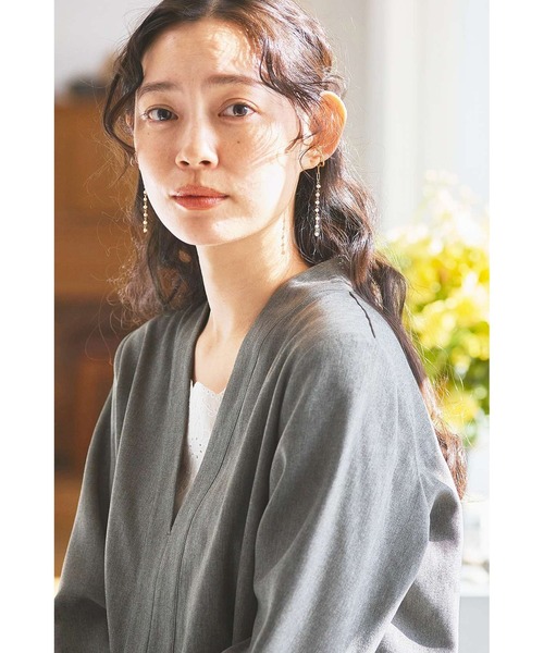 and myera(アンド マイラ)の「and myera Vネックワンピース(ワンピース・レディース・グレー・M/LL/L/S)」の6枚目の写真