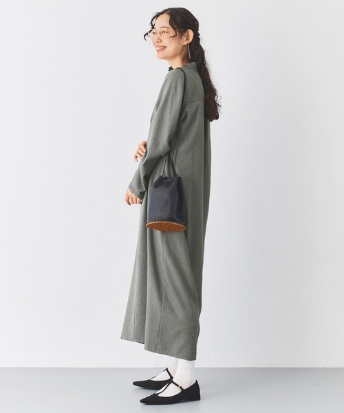 and myera(アンド マイラ)の「and myera Vネックワンピース(ワンピース・レディース・グレー・M/LL/L/S)」の9枚目の写真