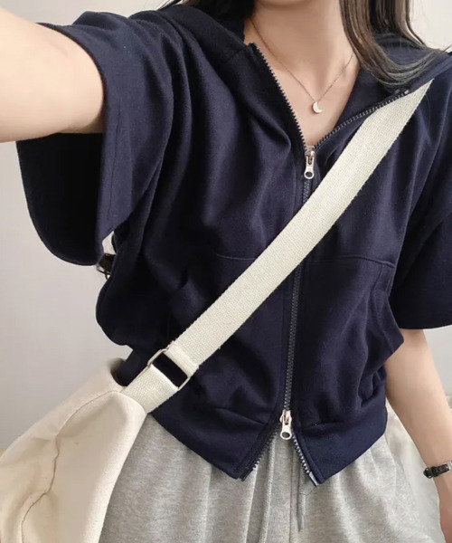 VIVID LADY（ビビッドレディー）の「夏 着回し力バツグン！ショート丈 ダブルジップパーカー 前面ポケット付き フルジップ パーカー 【半袖】 夏服（パーカー・レディース・Cream/ブラック/グレー/ネイビー/ライトグレー/ブラウン・FREE）」の16枚目の写真