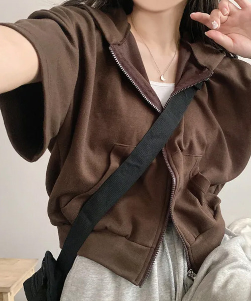 VIVID LADY（ビビッドレディー）の「夏 着回し力バツグン！ショート丈 ダブルジップパーカー 前面ポケット付き フルジップ パーカー 【半袖】 夏服（パーカー・レディース・Cream/ブラック/グレー/ネイビー/ライトグレー/ブラウン・FREE）」の18枚目の写真