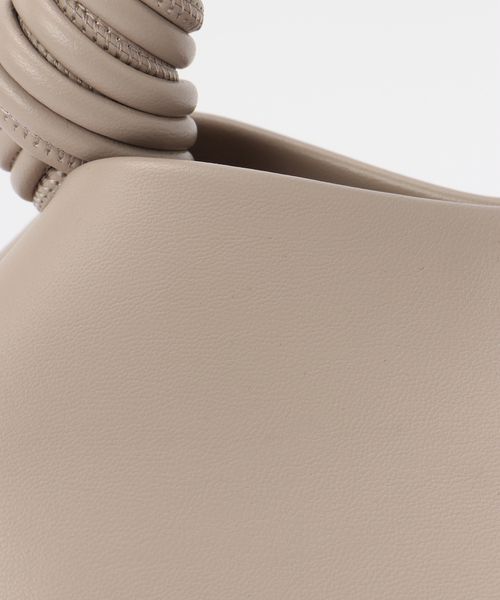 U by SPICK&SPAN(ユーバイスピックアンドスパン)の「GANNI/ ガニー Ganni Bou Bag Small(ショルダーバッグ・レディース・ブラック/ベージュ・FREE)」の6枚目の写真