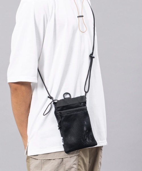 UNFRM OUTDOOR STANDARD（ユニフォームアウトドアスタンダード）の「【UNFRM OUTDOOR STANDARD/ユニフォームアウトドアスタンダード】MILITARY MESH POUCH メッシュポーチ　ミニショルダーバッグ（ショルダーバッグ・メンズ・ブラック/オレンジ・FREE）」の3枚目の写真