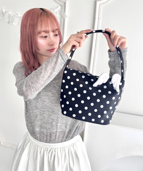 Loueme(ルエム)の「【500mlペットボトル対応】ドット柄ミニトートバッグ(ハンドバッグ・レディース・ホワイト/ブラック・FREE)」の12枚目の写真