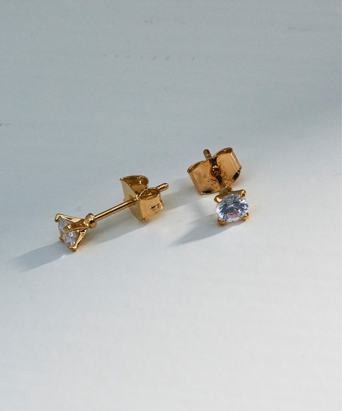 MAISON BREEZE(メゾンブリーズ)の「【MAISON BREEZE】ピアス ニッケルフリー 4mm 4本爪 キュービックジルコニア ポストピアス OSWY(ピアス(両耳用)・レディース・ゴールド/ピンク/シルバー・FREE)」の4枚目の写真