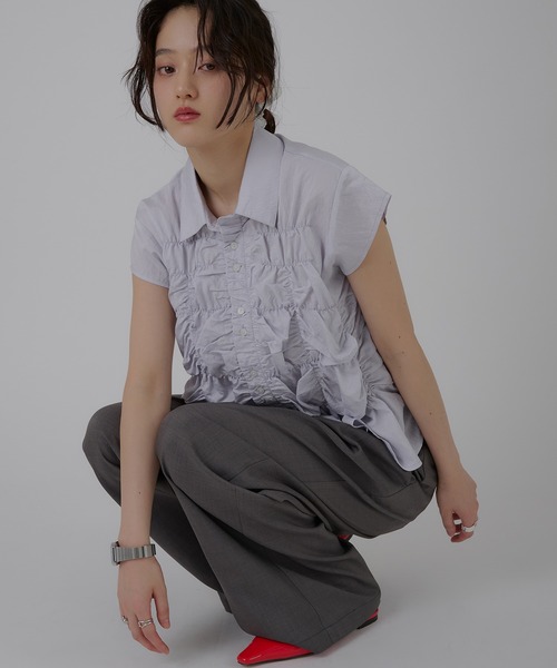 MUHET（ミュエータ）の「gather design blouse / ギャザーデザインブラウス（シャツ/ブラウス・レディース・オフホワイト/ブラック/ライトブルー・FREE）」の13枚目の写真