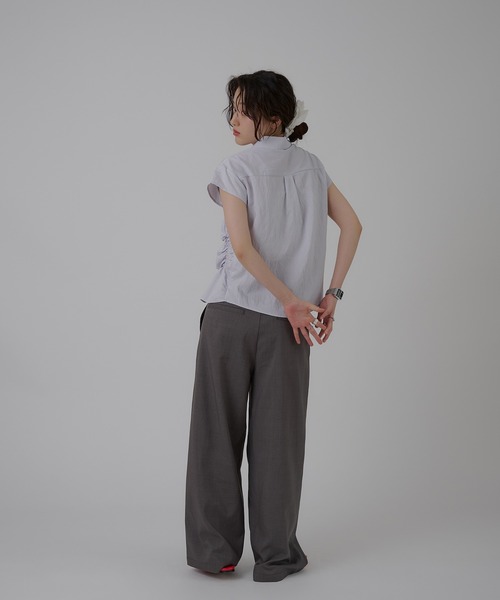 MUHET（ミュエータ）の「gather design blouse / ギャザーデザインブラウス（シャツ/ブラウス・レディース・オフホワイト/ブラック/ライトブルー・FREE）」の17枚目の写真