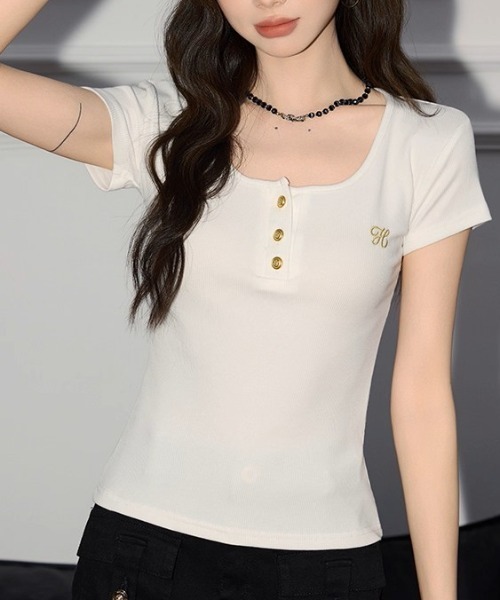 .KOM(ドットコム)の「A'GEM/9 × .kom 『.KOM/ドットケーオーエム』 ゴールドボタンリブTシャツ(Tシャツ/カットソー・レディース・オフホワイト/ブラック/グレー・M/L)」の14枚目の写真