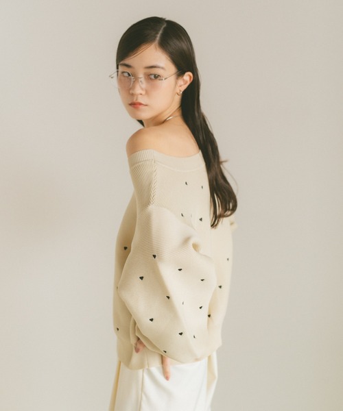 VANNIE U(ヴァニーユー)の「ハート刺繍ニットプルオーバー(ニット/セーター・レディース・ブラック/アイボリー・FREE)」の6枚目の写真