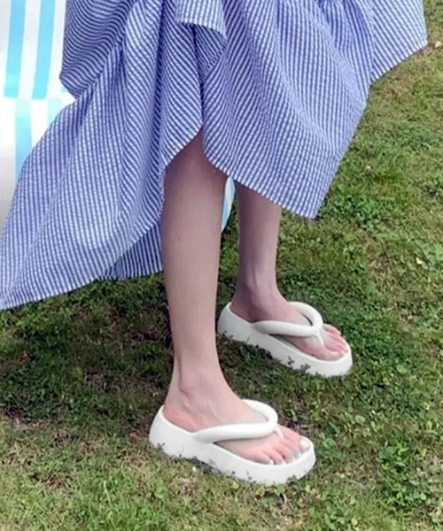 VIBGYOR(ヴィブジョー)の「厚底フラットトングサンダル / シンプルで履きやすいボリュームソール(CZ)(サンダル・レディース・アイボリー/ライトブルー/ブラック・MEDIUM/LARGE)」の14枚目の写真