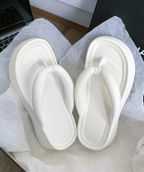 VIBGYOR(ヴィブジョー)の「厚底フラットトングサンダル / シンプルで履きやすいボリュームソール(CZ)(サンダル・レディース・アイボリー/ライトブルー/ブラック・MEDIUM/LARGE)」の10枚目の写真