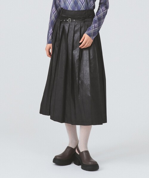 Ray BEAMS（レイビームス）の「レザーライクプリーツ スカート（スカート・レディース・ブラック/グレー・0/1）」の2枚目の写真
