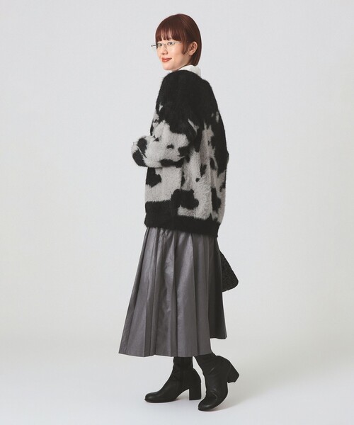 Ray BEAMS（レイビームス）の「レザーライクプリーツ スカート（スカート・レディース・ブラック/グレー・0/1）」の4枚目の写真