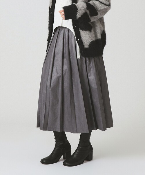 Ray BEAMS（レイビームス）の「レザーライクプリーツ スカート（スカート・レディース・ブラック/グレー・0/1）」の6枚目の写真