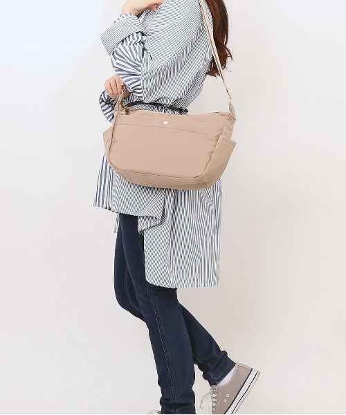 BACKYARD FAMILY(バックヤードファミリー)の「JOUETカシメ10ポケットショルダー(ショルダーバッグ・レディース・ベージュ/ブラック・FREE)」の1枚目の写真