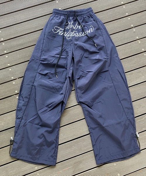 GLAMOROUS JANE（グラマラスジェーン）の「フロント刺繍ナイロンイージーパンツ（その他パンツ・レディース・グレー/ネイビー・L/M）」の9枚目の写真