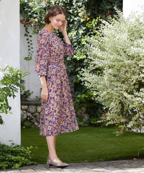 LAURA ASHLEY（ローラアシュレイ）の「【WEB限定カラーあり／洗える／同柄アイテムあり】ケラウェイ柄 ドビーワンピース（ワンピース・レディース・ネイビー系7/レッド系1/オレンジ系1・38/40）」の3枚目の写真