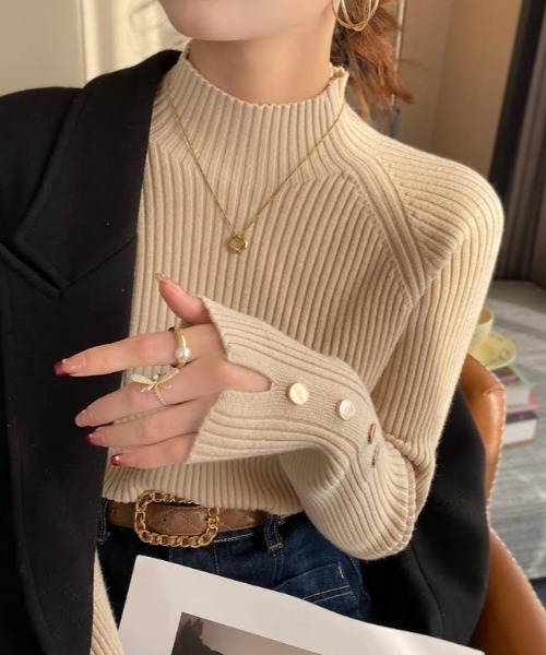 cammie(キャミー)の「ボタンデザインスリーブリブニットトップス(ニット/セーター・レディース・ベージュ/ホワイト/ブラック・FREE)」の3枚目の写真