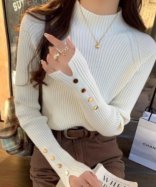 cammie(キャミー)の「ボタンデザインスリーブリブニットトップス(ニット/セーター・レディース・ベージュ/ホワイト/ブラック・FREE)」の2枚目の写真