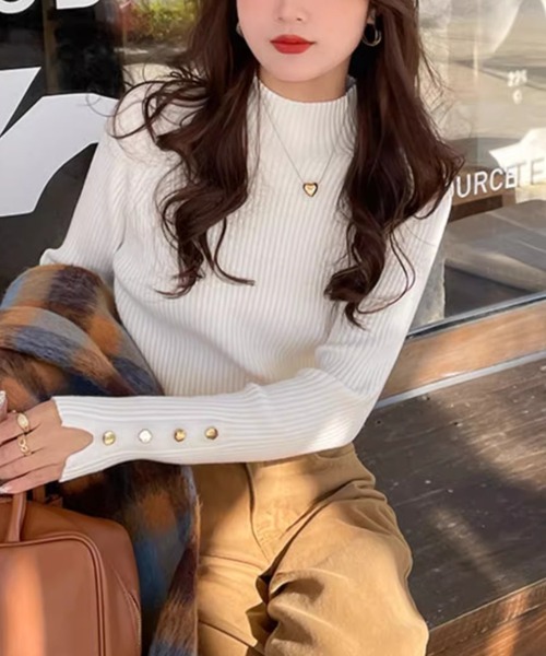 cammie(キャミー)の「ボタンデザインスリーブリブニットトップス(ニット/セーター・レディース・ベージュ/ホワイト/ブラック・FREE)」の9枚目の写真