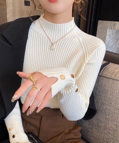 cammie(キャミー)の「ボタンデザインスリーブリブニットトップス(ニット/セーター・レディース・ベージュ/ホワイト/ブラック・FREE)」の11枚目の写真