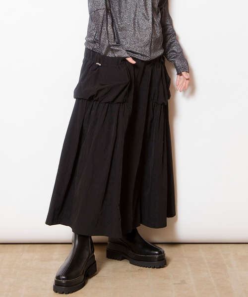 OSMOSIS(オズモーシス)の「ギャザーポケットフレアースカート(スカート・レディース・ダークグレー/ブラック/パープル・ONE SIZE)」の2枚目の写真