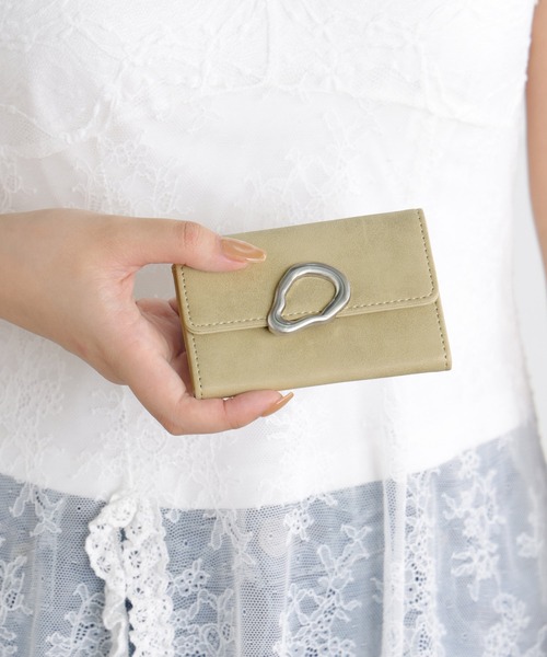 ALTROSE（アルトローズ）の「名刺ケース 名刺入れ マット カードケース スウェード調 アースラ（名刺入れ・レディース・グレー/ブラック/ベージュ・FREE）」の5枚目の写真