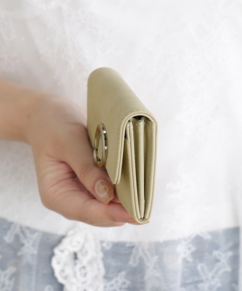 ALTROSE（アルトローズ）の「名刺ケース 名刺入れ マット カードケース スウェード調 アースラ（名刺入れ・レディース・グレー/ブラック/ベージュ・FREE）」の7枚目の写真