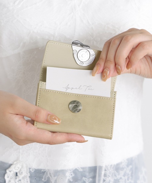 ALTROSE（アルトローズ）の「名刺ケース 名刺入れ マット カードケース スウェード調 アースラ（名刺入れ・レディース・グレー/ブラック/ベージュ・FREE）」の10枚目の写真