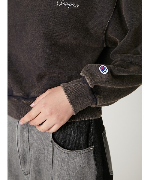 FRAY I.D（フレイアイディー）の「【Champion】オフショルスウェット（スウェット・レディース・チャコールグレー/ブルー/オレンジ・F）」の9枚目の写真