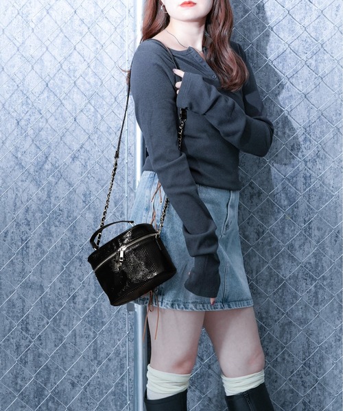 GYDA（ジェイダ）の「【GYDA/ジェイダ】 PYTHON EMBOSS SERIES　バニティバッグ（ショルダーバッグ・レディース・その他/レッド/ブラック・FREE）」の7枚目の写真