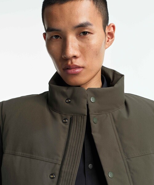 AIGLE(エーグル)の「撥水 スタンドカラージップ キルティングベスト(ダウンベスト・メンズ・モスグリーン・S/M/L/XL)」の17枚目の写真