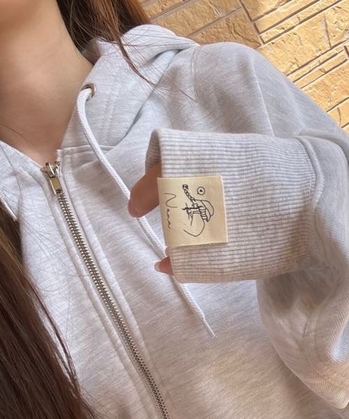 Nana(ナナ)（ナナ）の「ラウンドスリーブZIPパーカー（パーカー・レディース・アッシュグレー/ブラック・FREE）」の3枚目の写真