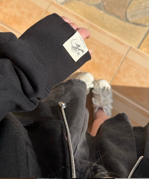 Nana(ナナ)（ナナ）の「ラウンドスリーブZIPパーカー（パーカー・レディース・アッシュグレー/ブラック・FREE）」の4枚目の写真