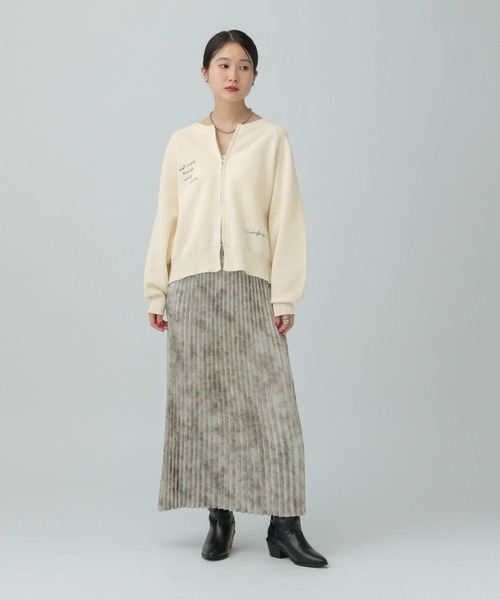 LEPSIM（レプシィム）の「12ゲージ刺繍WZIPカーディガン　589877（カーディガン/ボレロ・レディース・グレー/チャコールグレー/ブラウン/オフホワイト/レッド・FREE）」の10枚目の写真