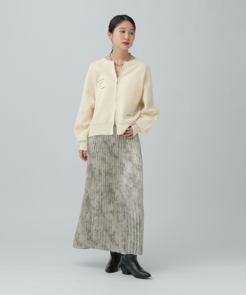 LEPSIM（レプシィム）の「12ゲージ刺繍WZIPカーディガン　589877（カーディガン/ボレロ・レディース・グレー/チャコールグレー/ブラウン/オフホワイト/レッド・FREE）」の11枚目の写真