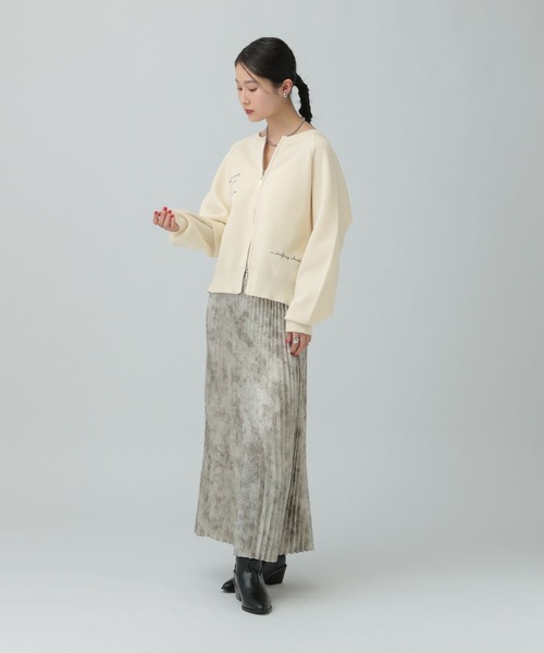 LEPSIM（レプシィム）の「12ゲージ刺繍WZIPカーディガン　589877（カーディガン/ボレロ・レディース・グレー/チャコールグレー/ブラウン/オフホワイト/レッド・FREE）」の12枚目の写真