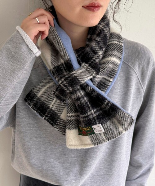 ウールチェック柄マフラー 宇宙船刺繍付き. ワンポイント刺繍ウールチェックマフラー