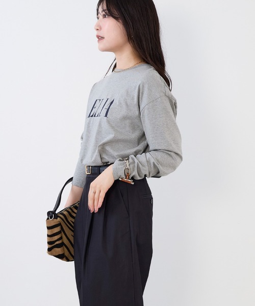 MICA&DEAL(マイカ&ディール)の「"CELIA"ロゴロングTシャツ(Tシャツ/カットソー・レディース・グレイッシュベージュ/グレー/ネイビー・FREE)」の9枚目の写真