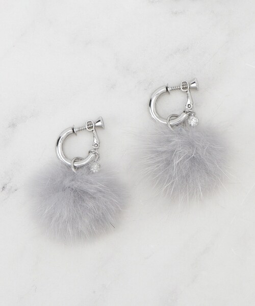 grove（グローブ）の「【3WAY】ファービジューイヤリング（イヤリング・レディース・アイボリー/ライトグレー・00）」の2枚目の写真