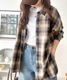 classicalelf（クラシカルエルフ）の「綿100%で仕立てた、大人の贅沢感。チェック柄サイドスリットオーバーサイズシアーシャツ（シャツ/ブラウス）」