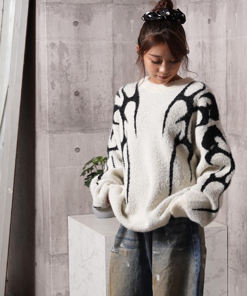 1111clothing(ワンフォークロージング)の「トライバル柄 ルーズ フェザーニット / Tribal Pattern Loose Feather Knit(ニット/セーター・メンズ・ブラック系1/ボルドー/ナチュラル/ブラック系2・M/L)」の12枚目の写真