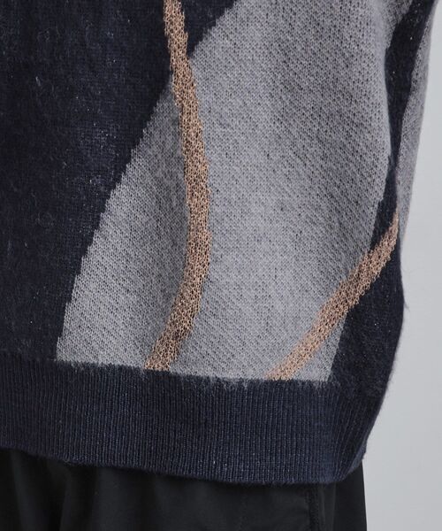 tk.TAKEO KIKUCHI（ティーケータケオキクチ）の「コンプリケートラインアートプルオーバー（ニット/セーター・メンズ・ブラック/オフホワイト/ブルー系その他・02/03）」の22枚目の写真
