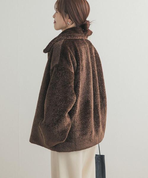 URBAN RESEARCH DOORS（アーバンリサーチドアーズ）の「コクーンシルエットボアコート（その他アウター・レディース・チャコールグレー/ブラウン・MEDIUM）」の10枚目の写真