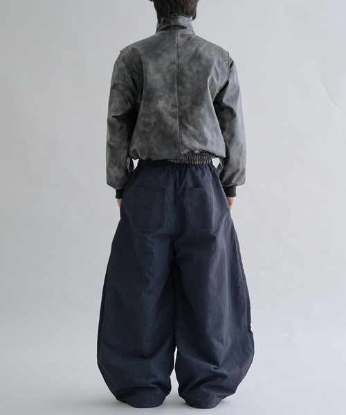 EPNK（イーピーエヌケー）の「Layered  Nylon Curve  Pants / レイヤードナイロンカーブパンツ（その他パンツ・メンズ・ブラック/グレー・SMALL/MEDIUM/LARGE）」の8枚目の写真